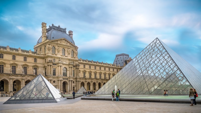 Louvre Gallery Image-1