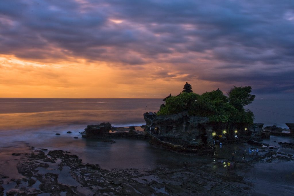 Sunset di Tanah Lot, Bali, Indonesia, Temples, Asia, Travelling Book Junkie, Travelling, Travel, Unique Travel, Unusual Travel