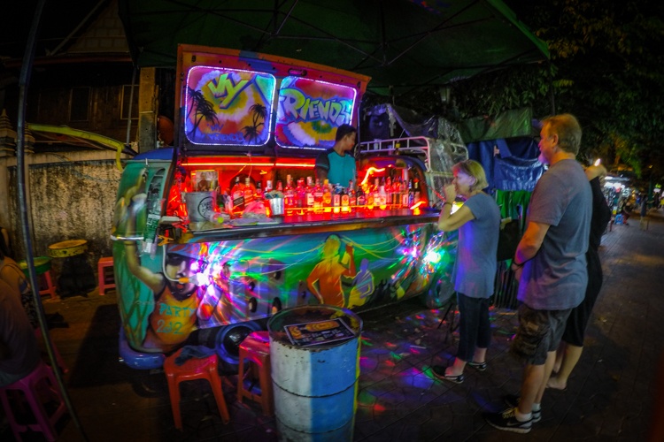 bangkok, street food, thailand, eating, stalls, food, market, eating, street, thai, travellingbookjunkie