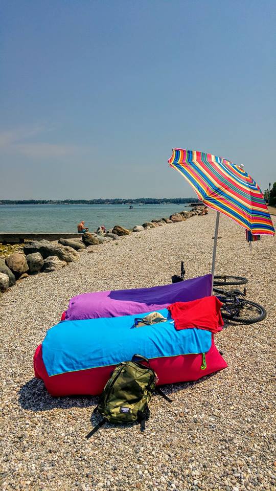 Beach umbrella, beach supplies, what to carry to the beach