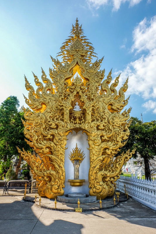 chiang rai, temples, thailand, giant, buddha, Wat Phra Kaew, white temple, Wat Rong Khun, Black House, Baan Dam, Wat Phra Kaew, Wat Huai Pla Kung, Wat Mung Muang, best, list of, must see,