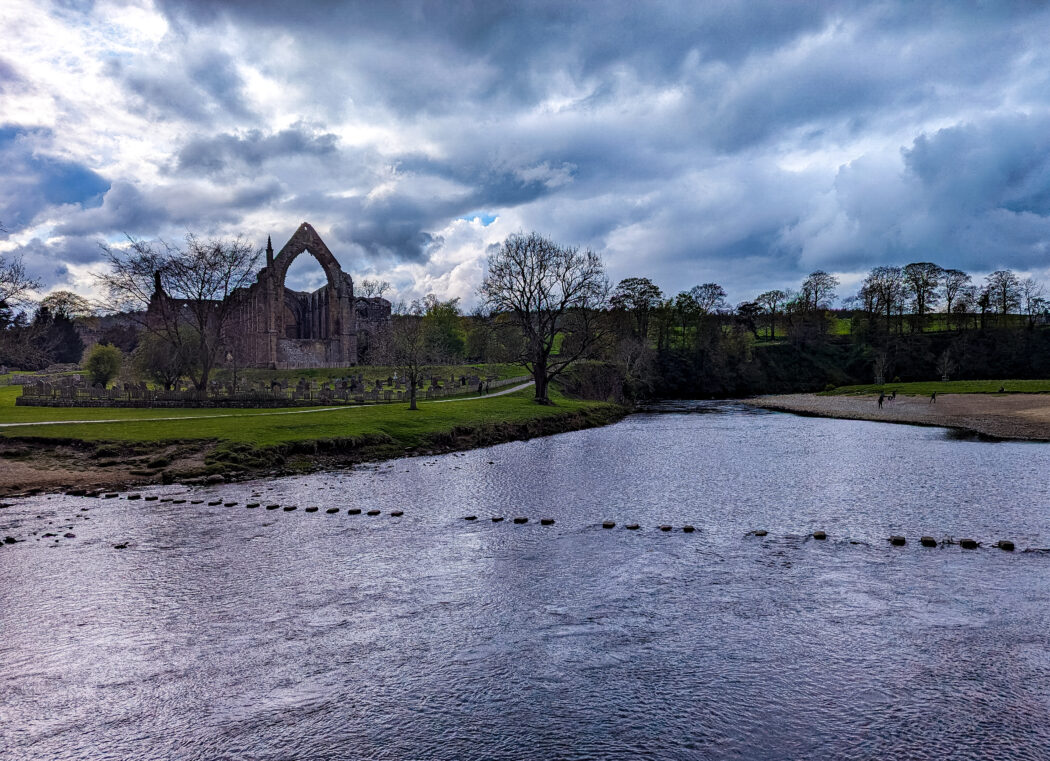 The stepping stones of Bolton Abbey